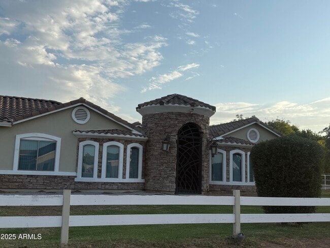 property at 5502 N 105th Ln