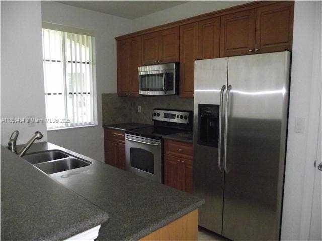 6063 SW 19th Ct in North Lauderdale, FL - Foto de edificio - Building Photo
