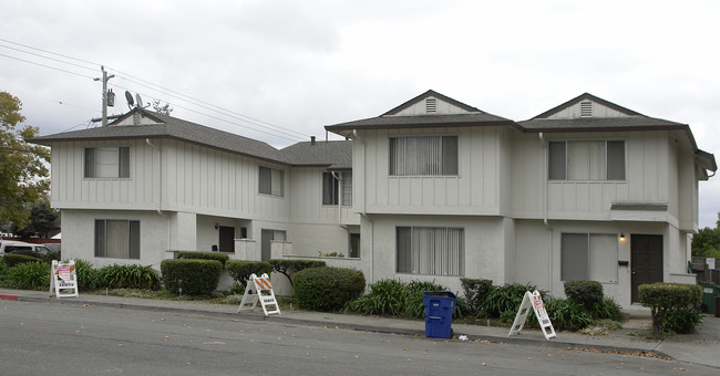 2504-2510 Marina Blvd in San Leandro, CA - Building Photo - Building Photo