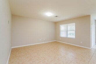 2002 SE 12th St in Cape Coral, FL - Building Photo - Building Photo