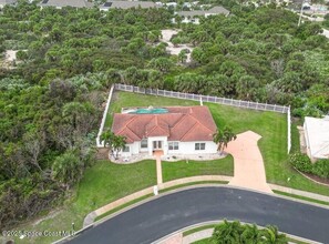 120 Ocean Ridge Dr in Melbourne Beach, FL - Foto de edificio - Building Photo