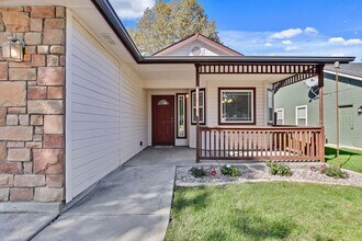 863 S Otter Ave in Meridian, ID - Foto de edificio - Building Photo