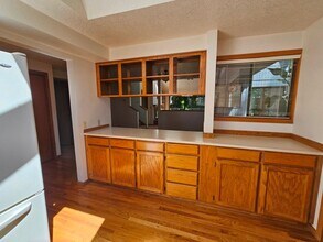 1896 Court St NE in Salem, OR - Foto de edificio - Building Photo