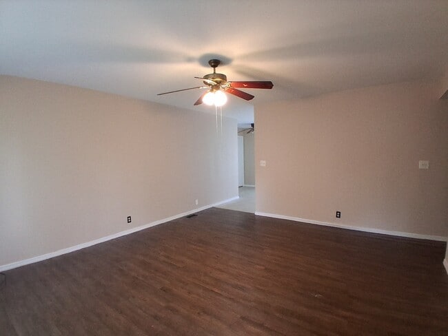 908 Knollcrest Dr in Danville, IL - Building Photo - Building Photo
