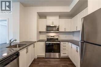 1101 Lackner Pl in Kitchener, ON - Building Photo - Building Photo