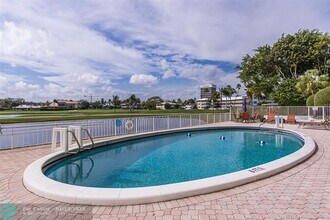 2500 NE 48th Ln in Fort Lauderdale, FL - Building Photo - Building Photo