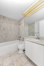300 E 85th St in New York, NY - Building Photo - Building Photo