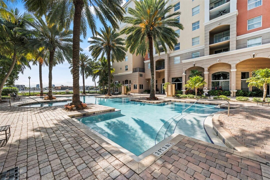 17100 N Bay Rd, Unit # 1513 in Sunny Isles Beach, FL - Building Photo
