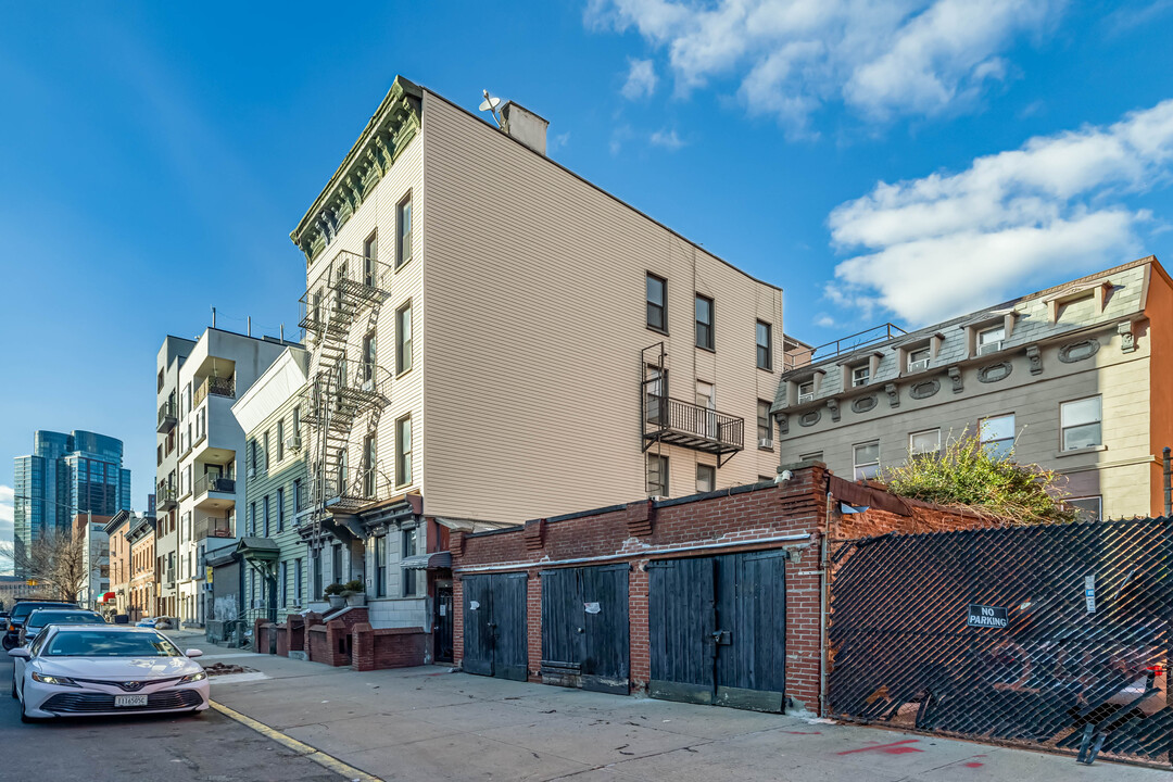 Clay Assemblage in Brooklyn, NY - Foto de edificio