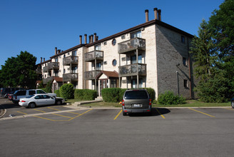 Winchesterhill Condominiums in Palatine, IL - Building Photo - Building Photo