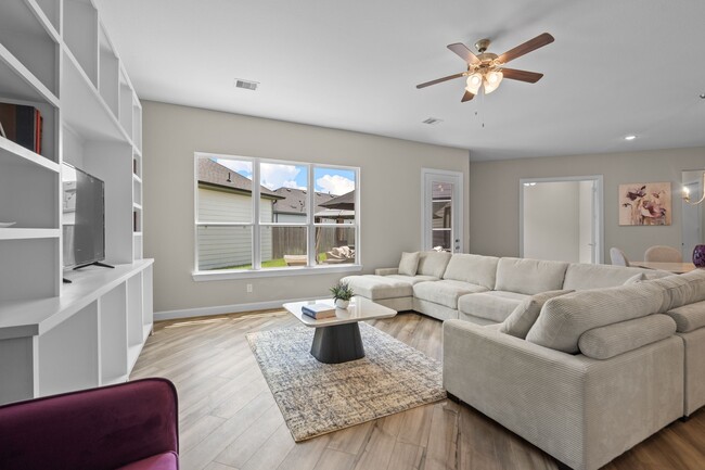 1214 Hidden Oaks Dr in Tomball, TX - Building Photo - Building Photo