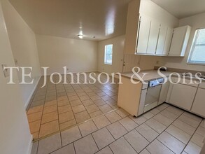 1604 Oak Croft Dr in Winston-Salem, NC - Building Photo - Building Photo
