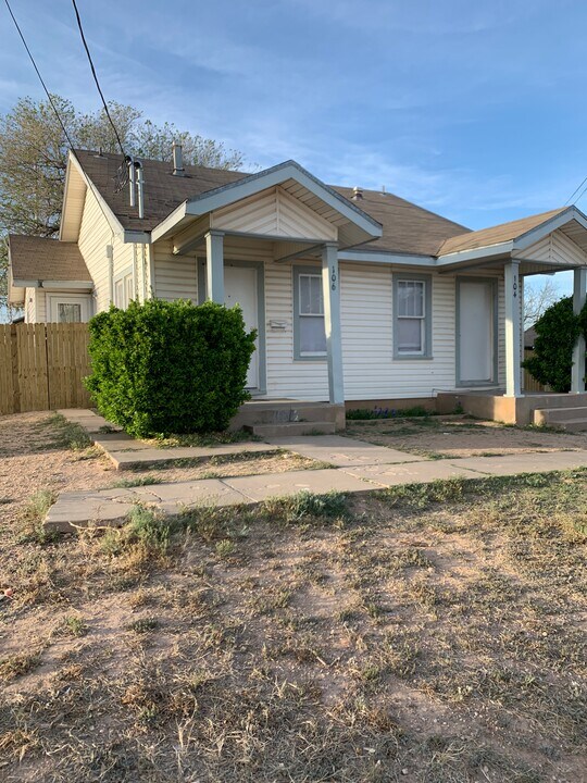 104 W 13th St in Big Spring, TX - Foto de edificio