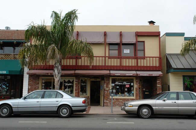 208-210 Capitola Ave in Capitola, CA - Building Photo - Building Photo