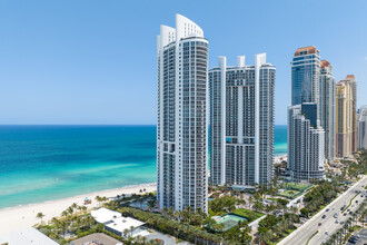 Trump Royale in Sunny Isles Beach, FL - Building Photo - Building Photo