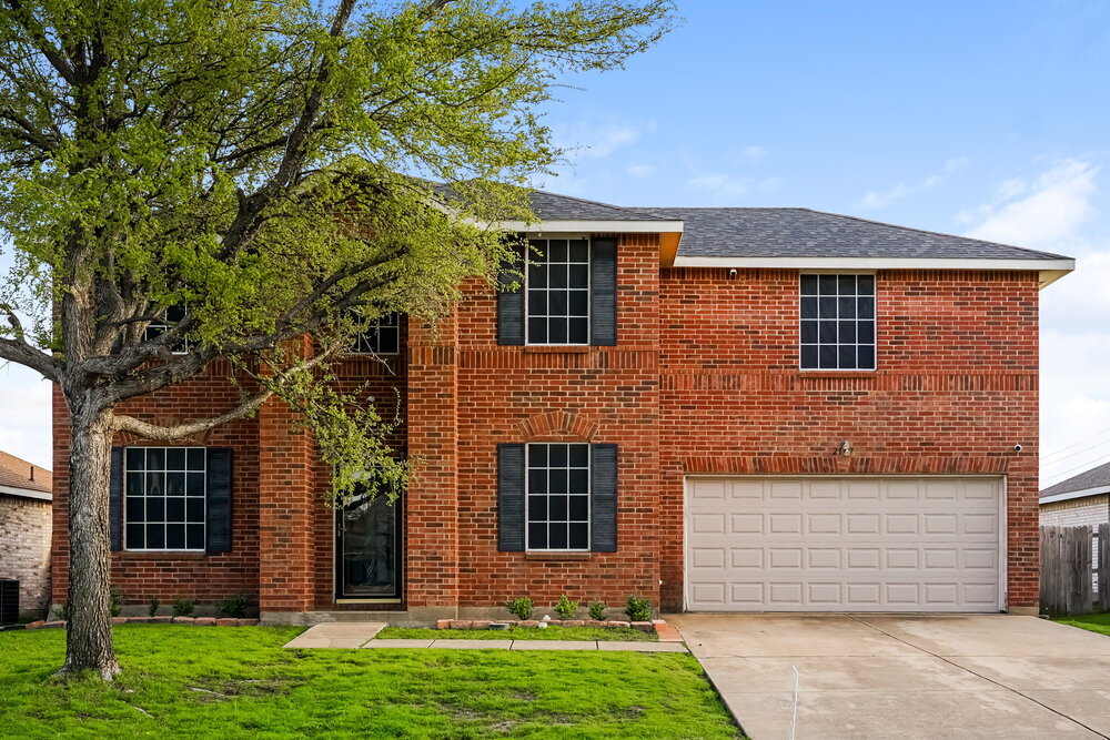 2147 Panorama Ln in Grand Prairie, TX - Building Photo