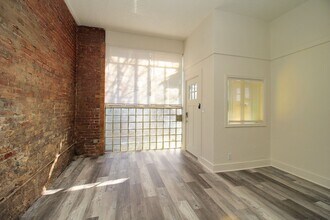 843 N Knott St-Unit -ba40210a-9e3f-11eb-82bc-028b41fdf1b6 in Portland, OR - Building Photo - Building Photo