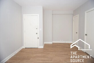 511 W Belmont Ave in Chicago, IL - Building Photo - Building Photo
