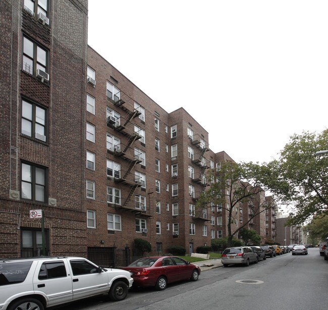140-60 Beech Ave in Flushing, NY - Foto de edificio - Building Photo