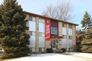 Seymour Manor Apartments in Lansing, MI - Building Photo