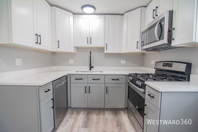 property at 6141 N Hermitage Ave