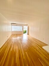 5534 1/2 Kester Ave, Unit 5534 1/2 in Sherman Oaks, CA - Building Photo - Building Photo