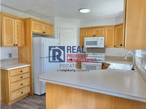 1584 Dustin Cir in Pocatello, ID - Building Photo - Building Photo