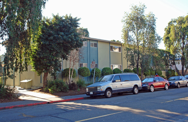 Bayview Apartments in San Rafael, CA - Building Photo - Building Photo