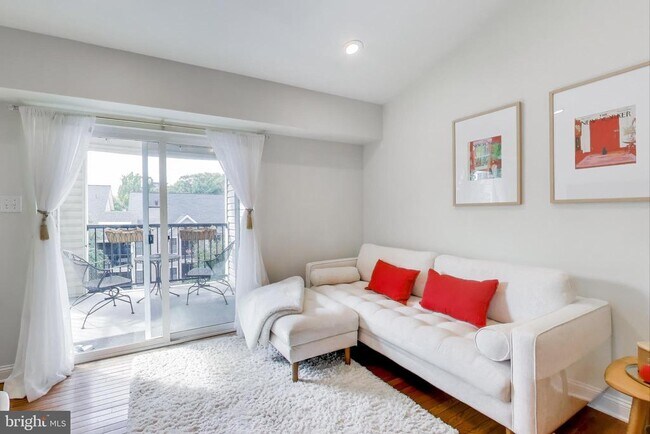 3315 Wyndham Cir in Alexandria, VA - Building Photo - Building Photo