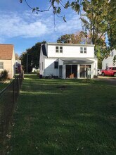 866 Warwick Dr in Sheffield Lake, OH - Building Photo - Building Photo