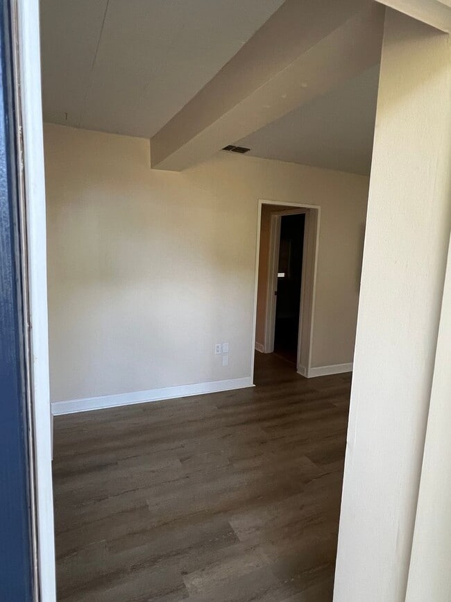 2540 Elyria Ave in Largo, FL - Foto de edificio - Building Photo