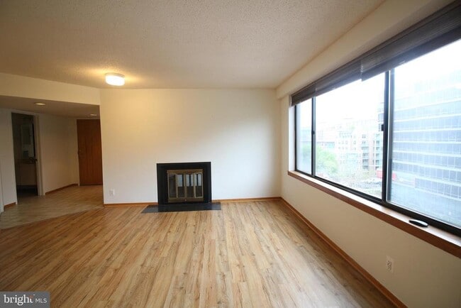 property at 3 Washington Cir NW