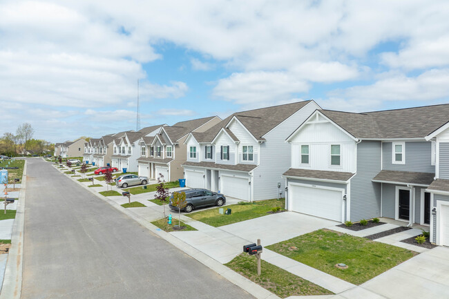 The Courtyards at Bellewood in Indianapolis, IN - Building Photo - Building Photo