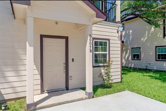 5007 Mallow St in Houston, TX - Building Photo - Building Photo