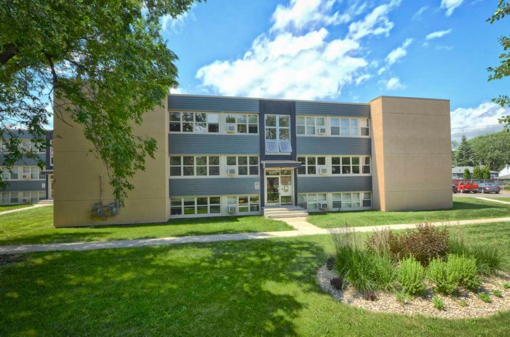 Lanark Gardens in Winnipeg, MB - Building Photo