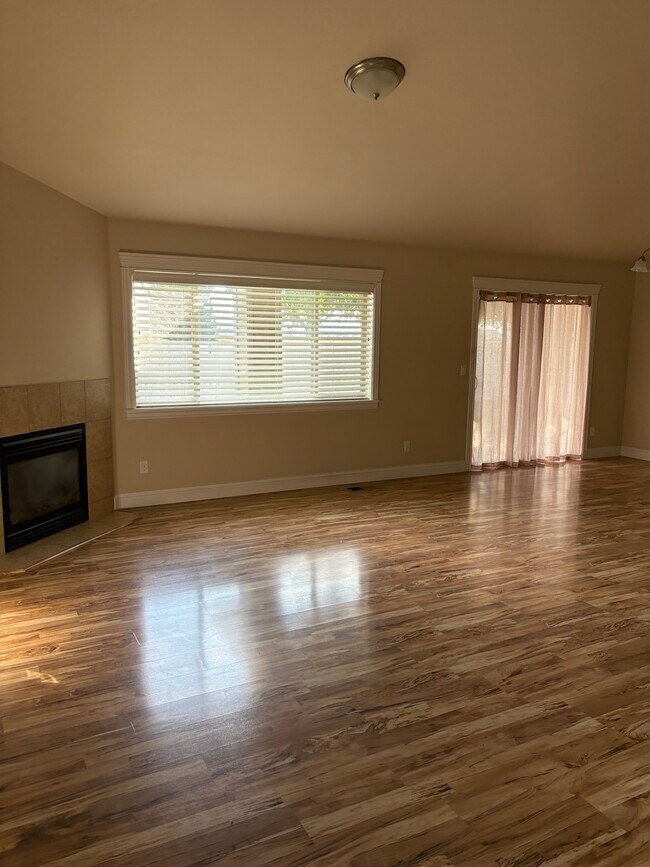 4694 N Maplestone Ave in Meridian, ID - Building Photo - Building Photo