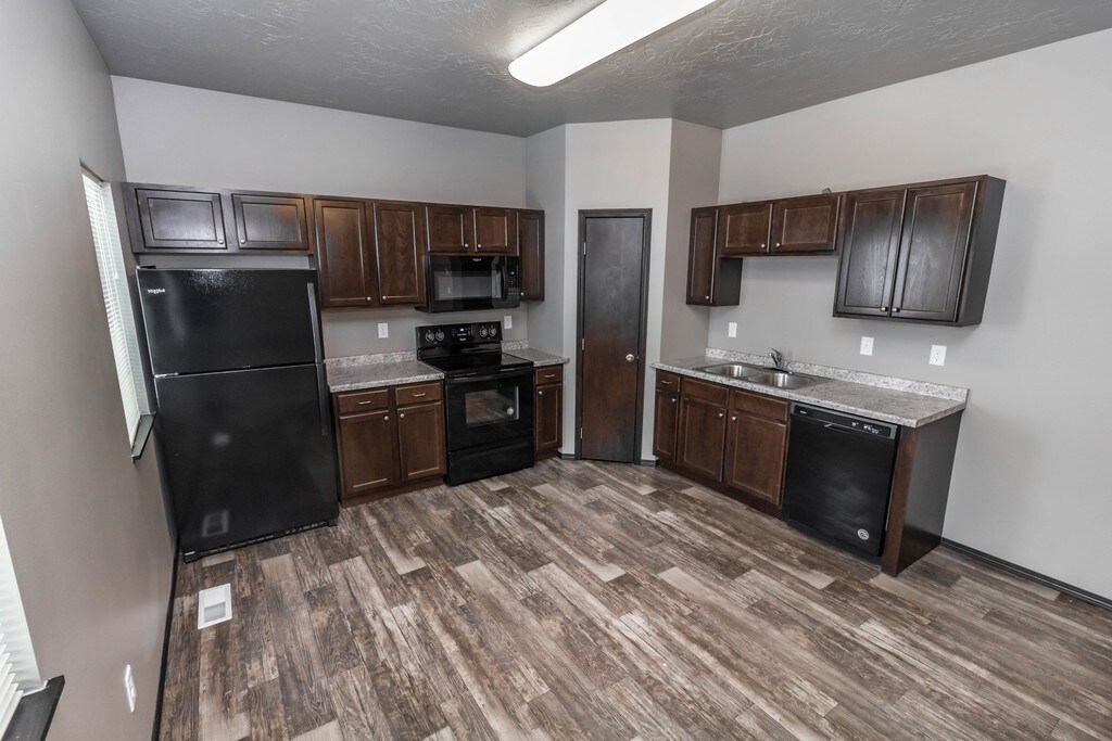 Tallgrass Village Apartments & Townhomes Spirit Lake, IA Apartments