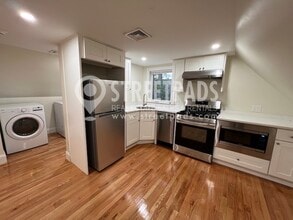 327 Highland Ave in Somerville, MA - Foto de edificio - Building Photo