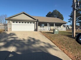 21935 Lafayette Rd in Waynesville, MO - Building Photo