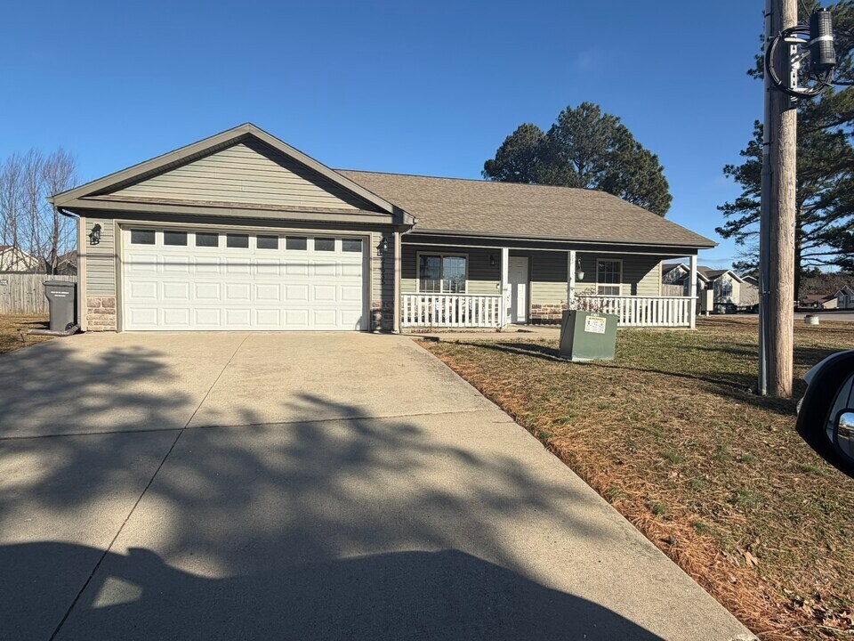 21935 Lafayette Rd in Waynesville, MO - Building Photo