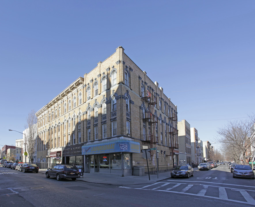 178 Driggs Avenue in Brooklyn, NY - Building Photo