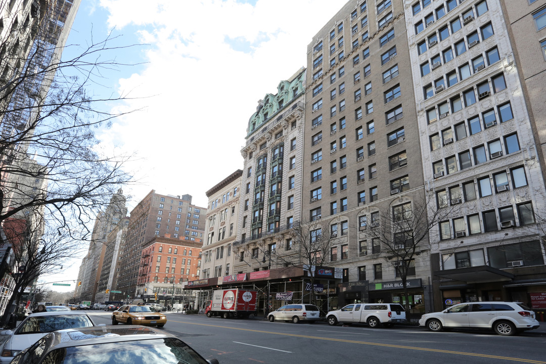 Sterling Glen of Forest Hills in New York, NY - Building Photo