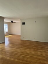8218 De Longpre Ave in West Hollywood, CA - Foto de edificio - Building Photo