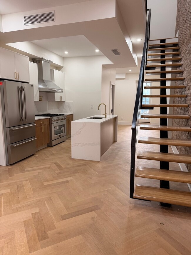 77A Somers St, Unit 2
