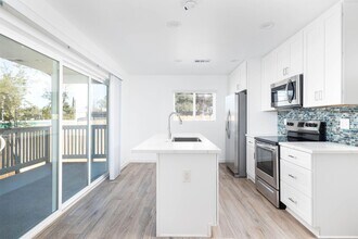 835-837 W 3rd Ave in Escondido, CA - Building Photo - Building Photo