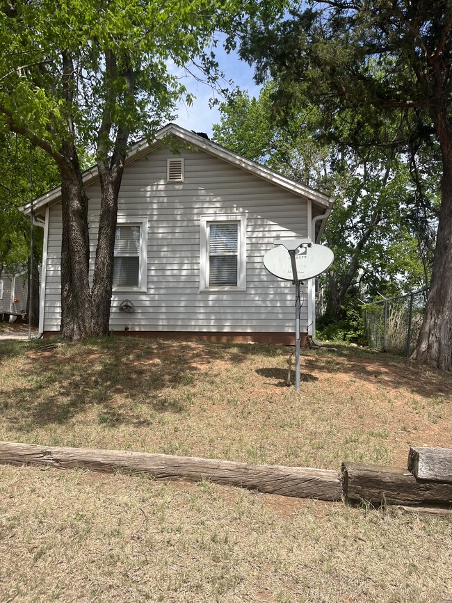 621 S Kelly St in Stillwater, OK - Building Photo - Building Photo