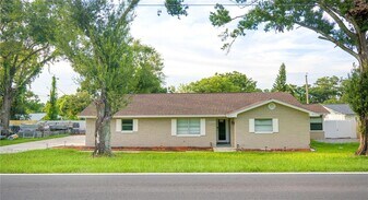 1504 Hallam Dr in Lakeland, FL - Building Photo