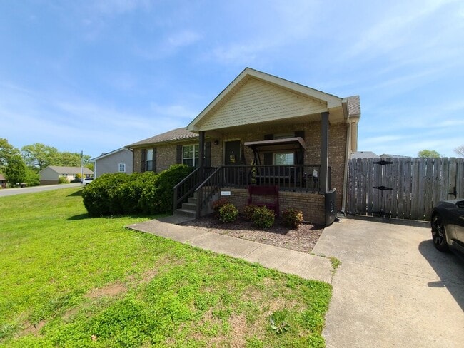 1319 Chucker Dr in Clarksville, TN - Building Photo - Building Photo