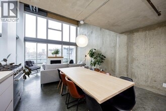 289 Alexander St in Vancouver, BC - Building Photo - Building Photo