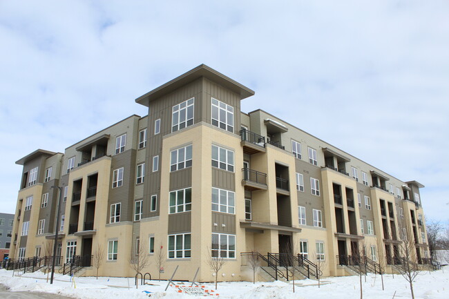 University Park Commons in Madison, WI - Foto de edificio - Building Photo